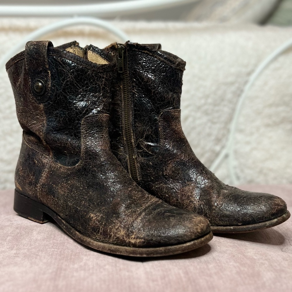 Frye Mellisa Crackled Brown Leather Side Zip Ankle Boots